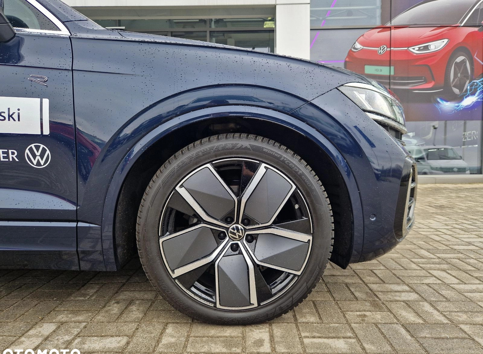 Volkswagen Touareg cena 393000 przebieg: 1900, rok produkcji 2023 z Oborniki Śląskie małe 562